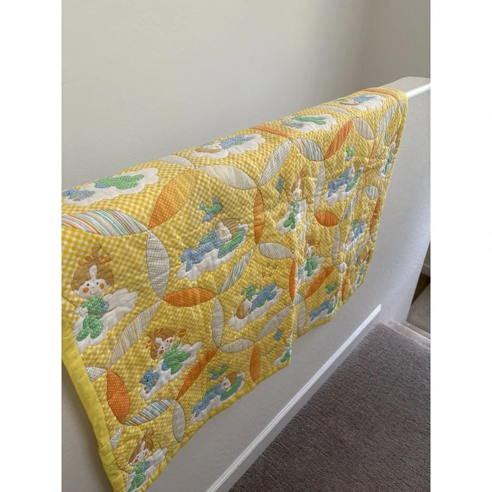 VTG YELLOW & WHITE‎ QUILTED BABY CRIB BLANKET W/BUNNIES  40